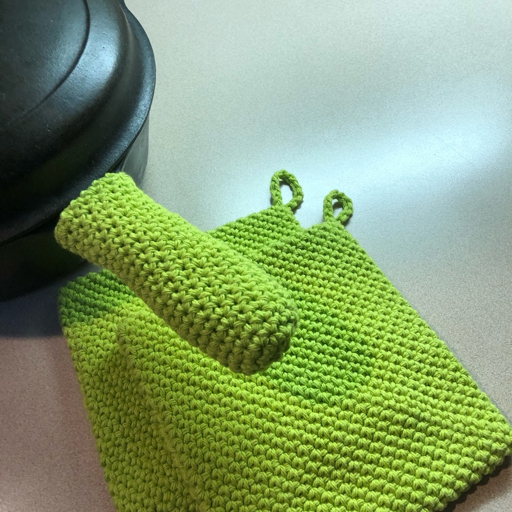 2 cotton potholders & 1 cast iron handle holder